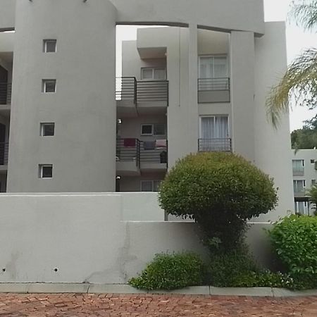 The Apartment On Katherine Street In Central Sandton Йоханнесбург Экстерьер фото