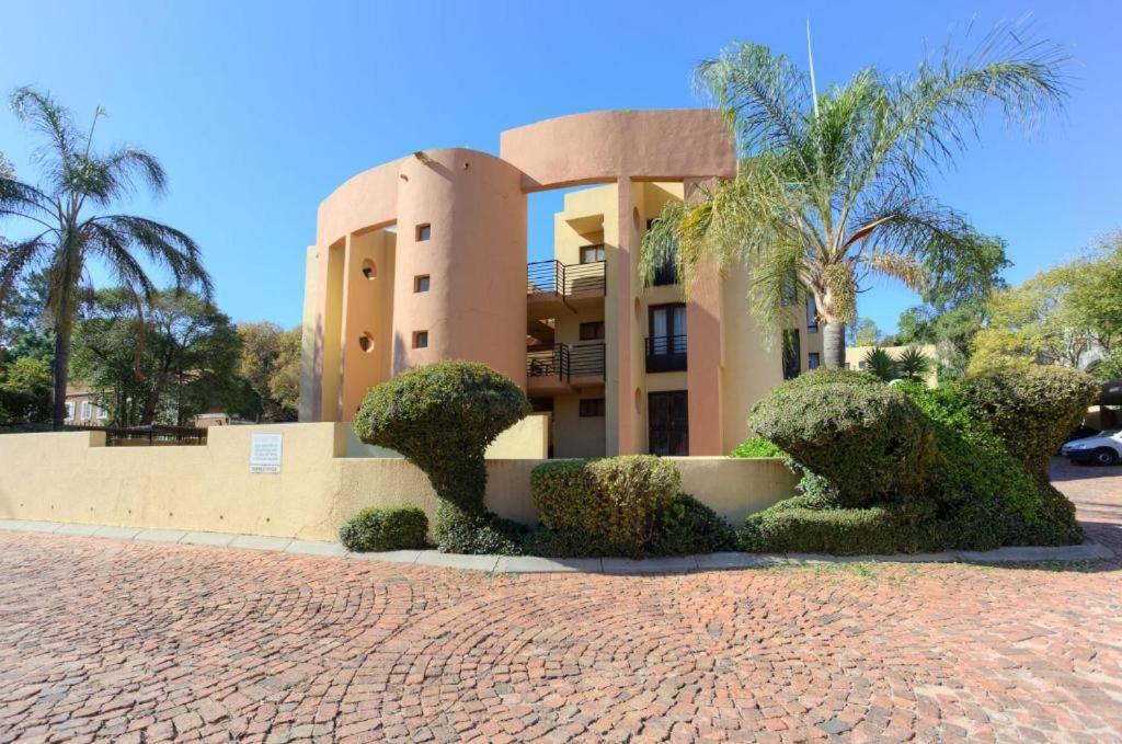 The Apartment On Katherine Street In Central Sandton Йоханнесбург Экстерьер фото